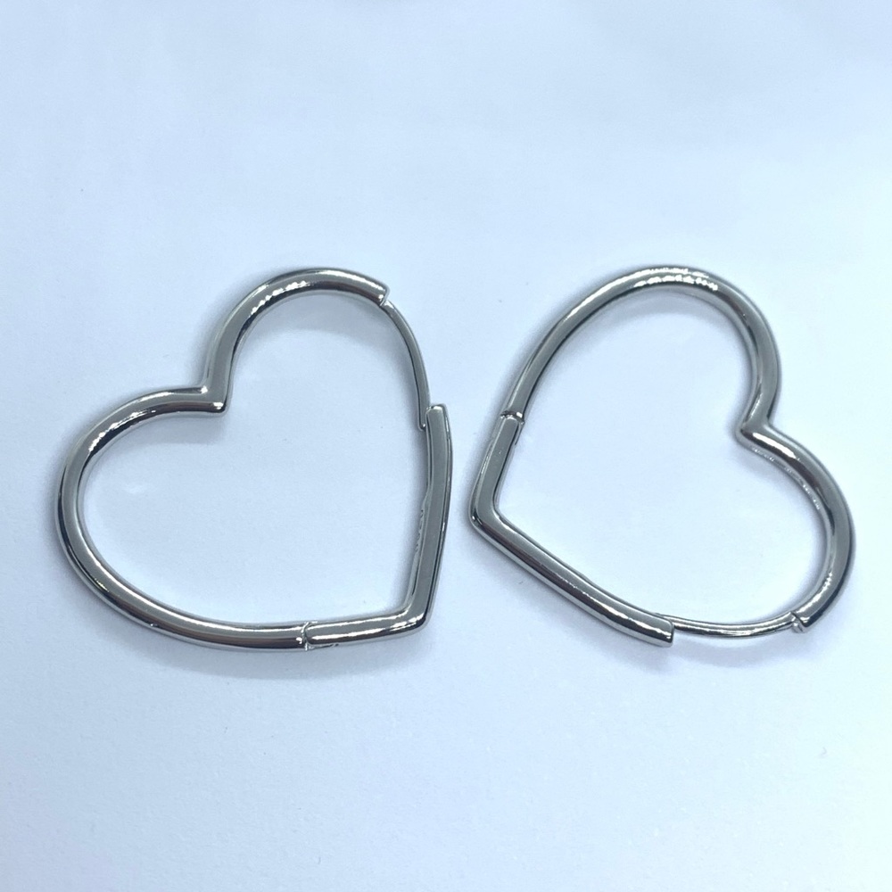 🌟 Silver Big Heart Hoop Earrings - Picture 3 of 5